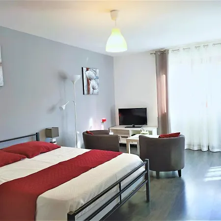 T1 Lumineux Avec Terrasse Et Parking Prive A - Fr-1-555-70 Appartement *